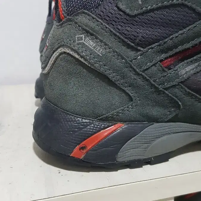 택포 250-255 정품 SWISS MAMMUT GORE-TEX 등산화!