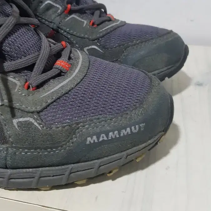 택포 250-255 정품 SWISS MAMMUT GORE-TEX 등산화!