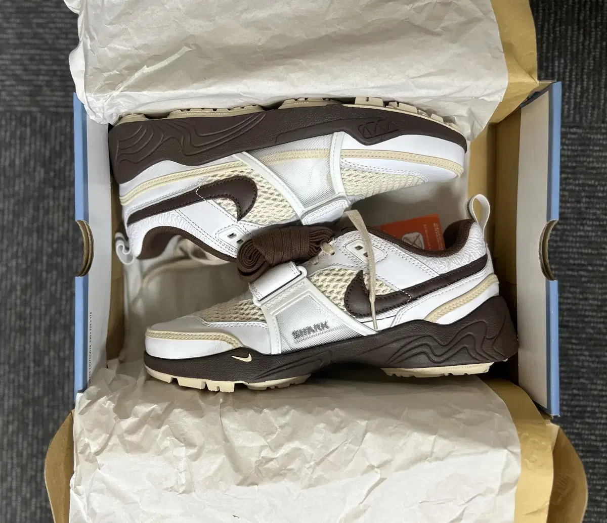 (265) Nike x Travis Scott Zoom Field Jacks White and Light Chocolate