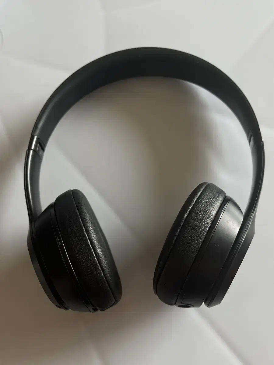 Beats Solo 3 Headset Full Pack Good Condition