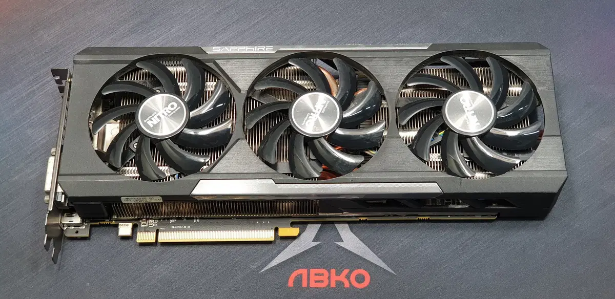 RADEON R9 390 8G