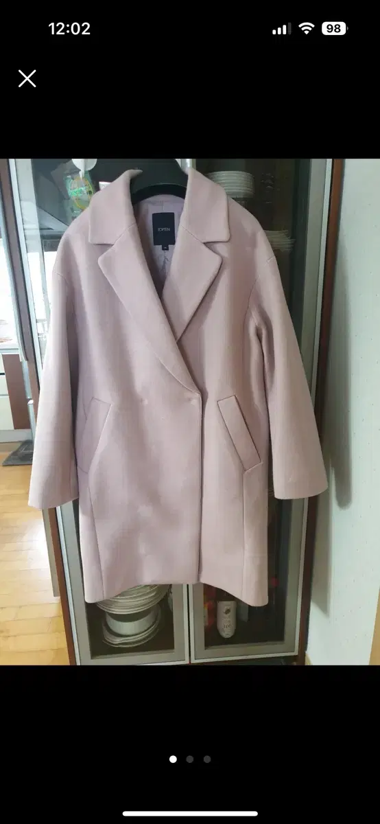 We are selling women's coats from the top ten.