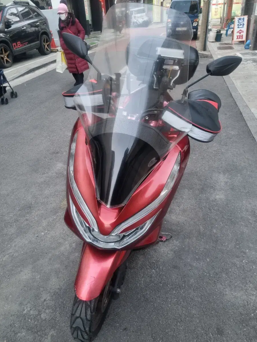 20년식 pcx125 팔아요.