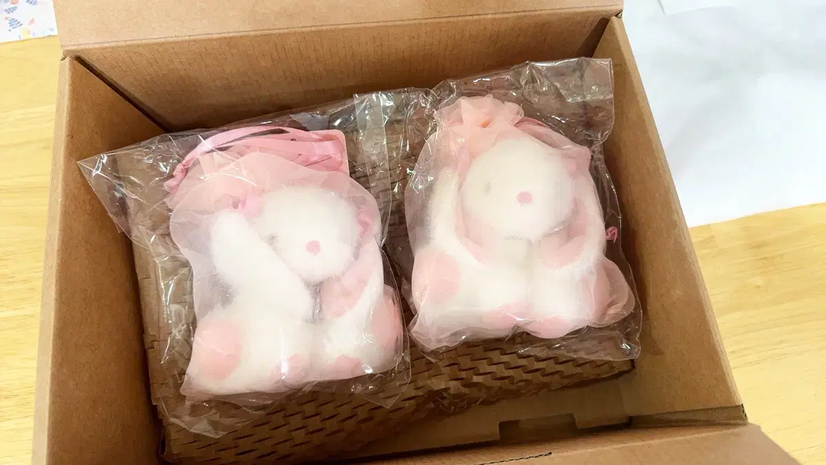 Starbucks Sweety Fluffy Bunny Key Chain (box packaging + shipping label)