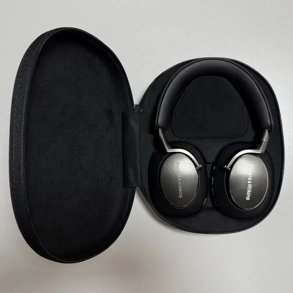 [팝니다] Bowers & Wilkins PX8