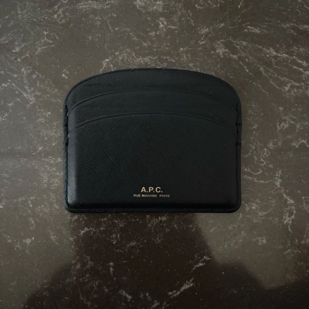 A.P.C. 사피아노 하프문 카드지갑 PXBJQ F63270 LZZ