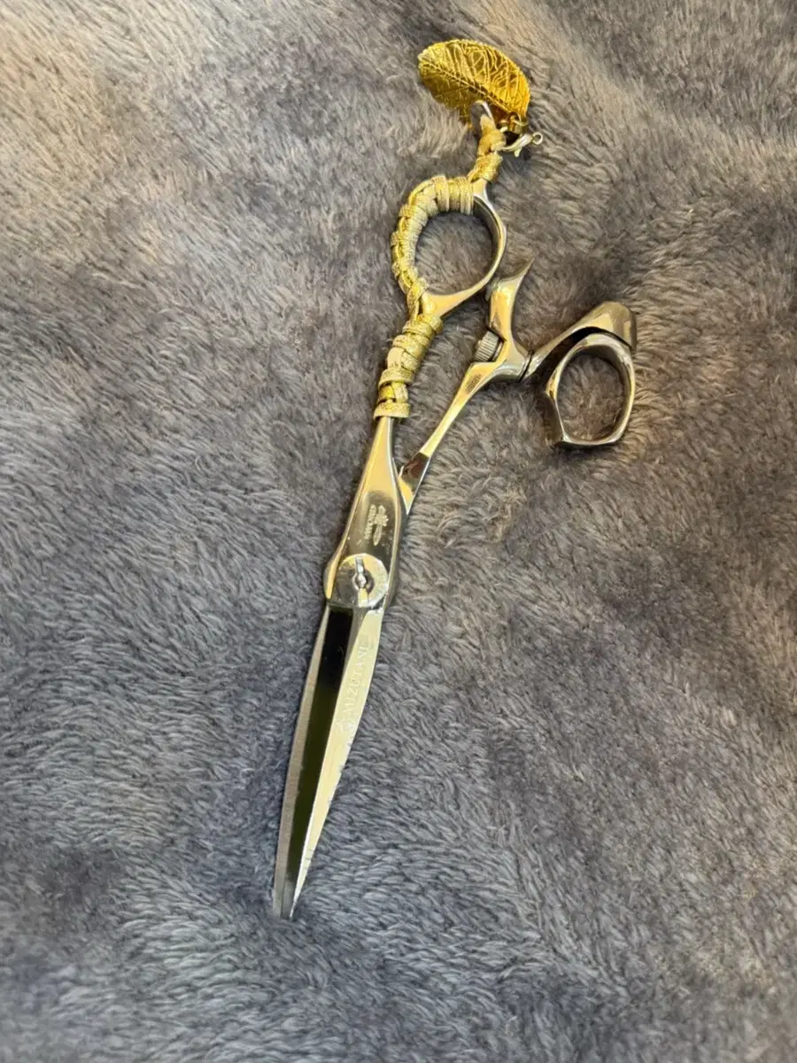 160>99 Price Reduced Mitsutani 4D Blunt 6.2 inch Scissors