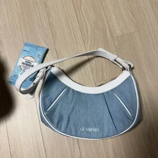 르아르베이 가방 Le Arevey Baby Hobo Bag