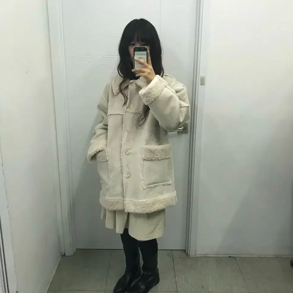 애프터먼데이 무스탕 snow mustang coat 팔아요