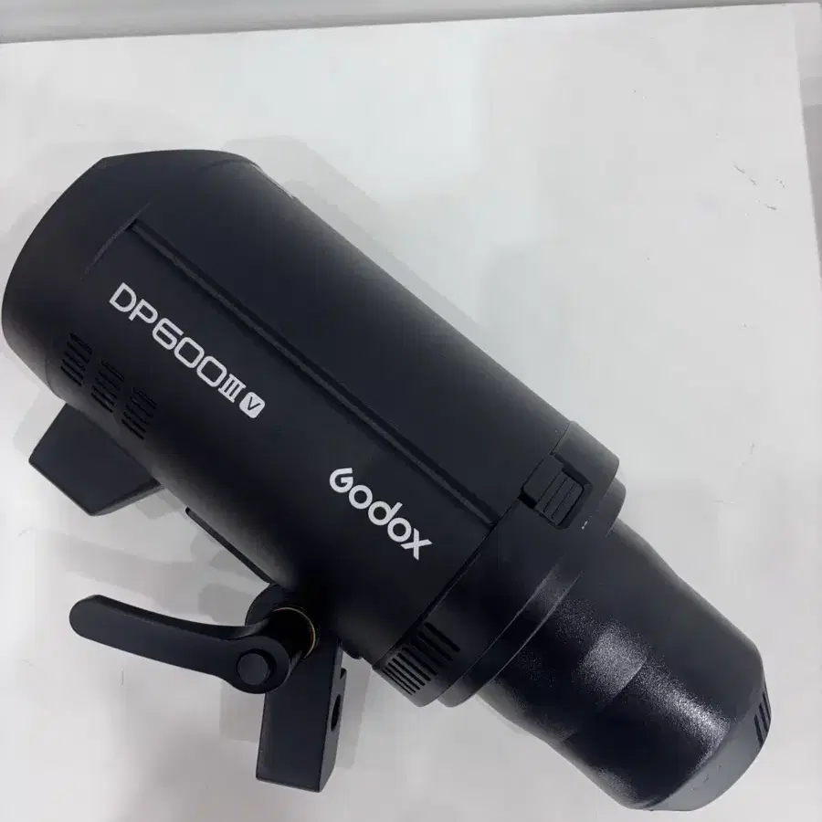 Godox DP600IIIv 고독스 촬영조명 순간광 LCD패널