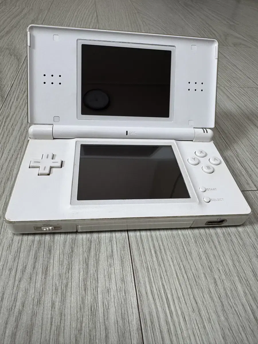 닌텐도 ds lite+tt칩+충전기 케이블