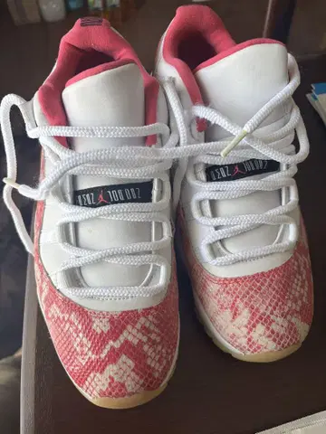 조던 11 로우 화이트 / 핑크