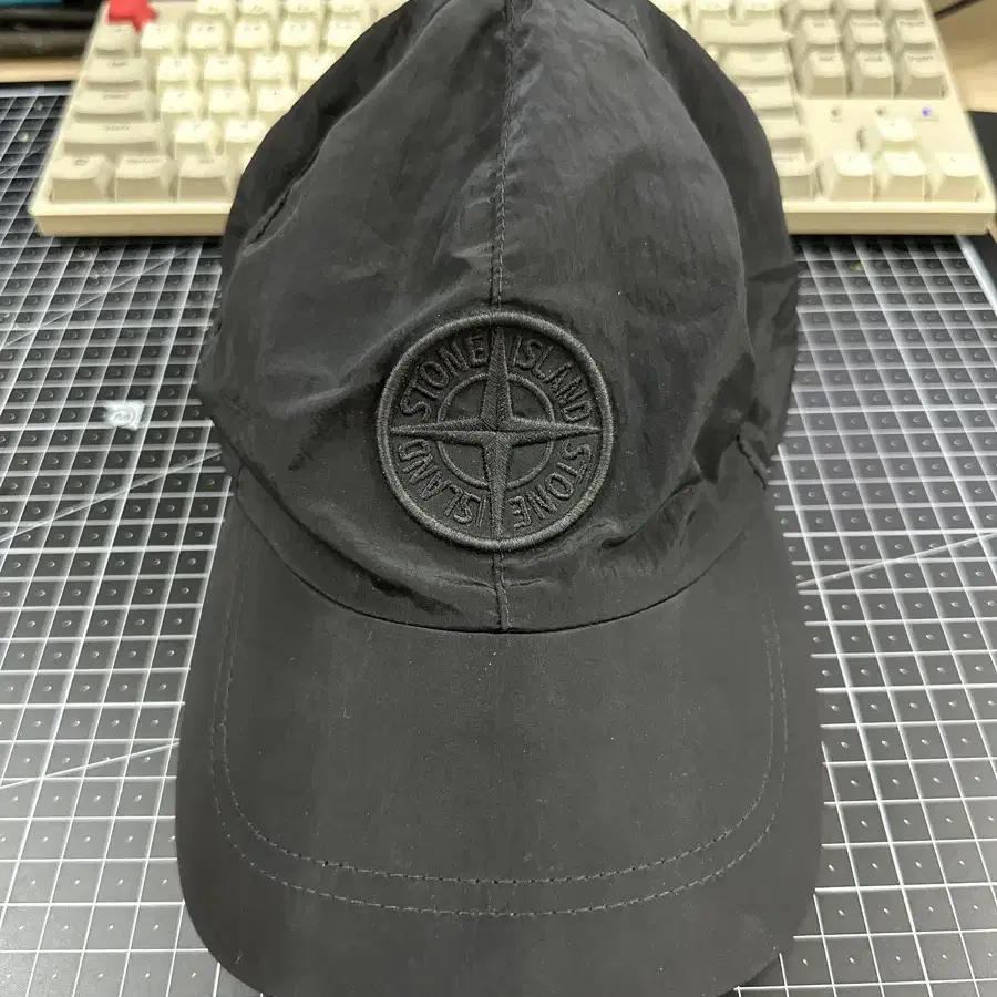 스톤아일랜드(STONE ISLAND) 나일론 스트링 캡 XL