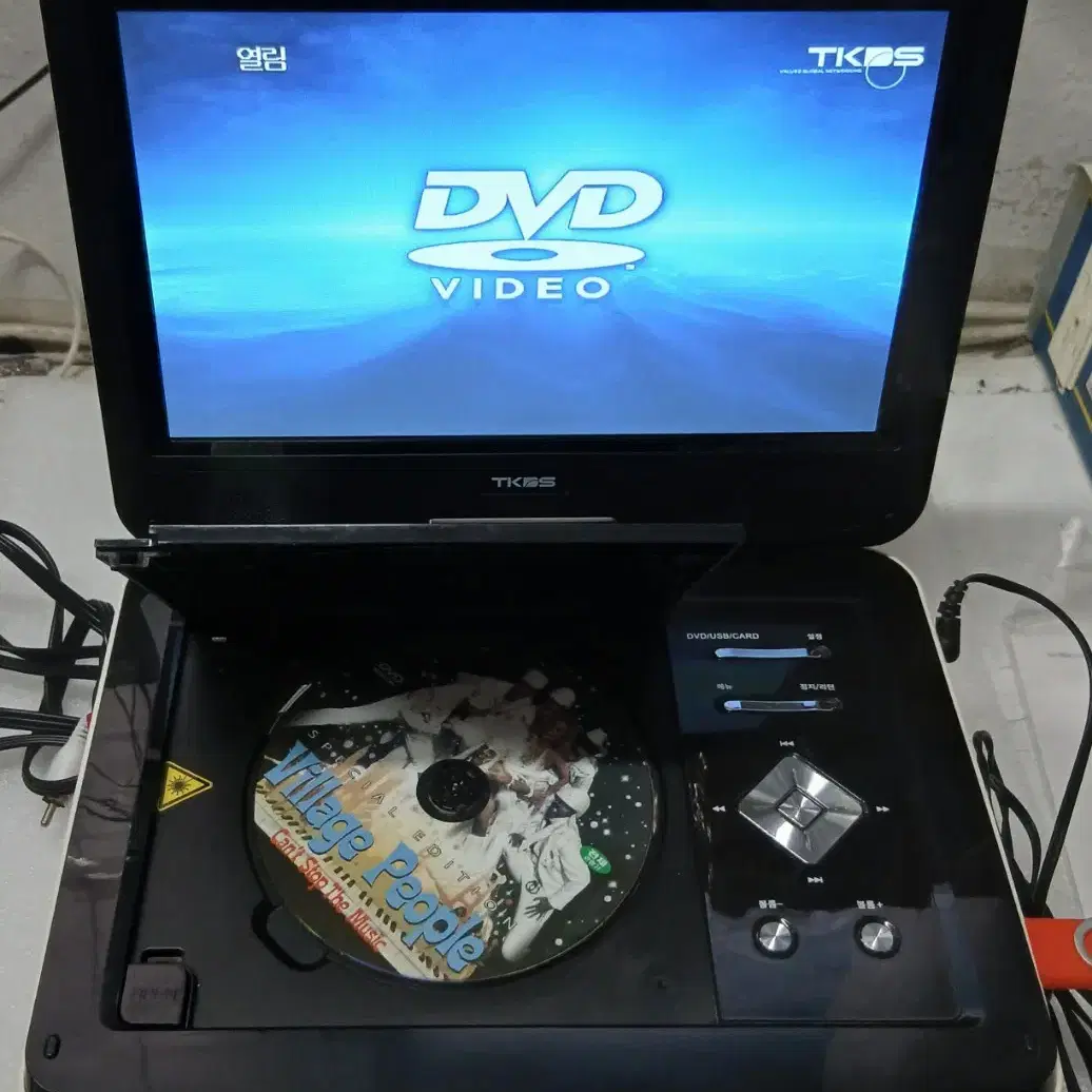 포터블 휴대용 DVD.USB 기기와 리모콘포함