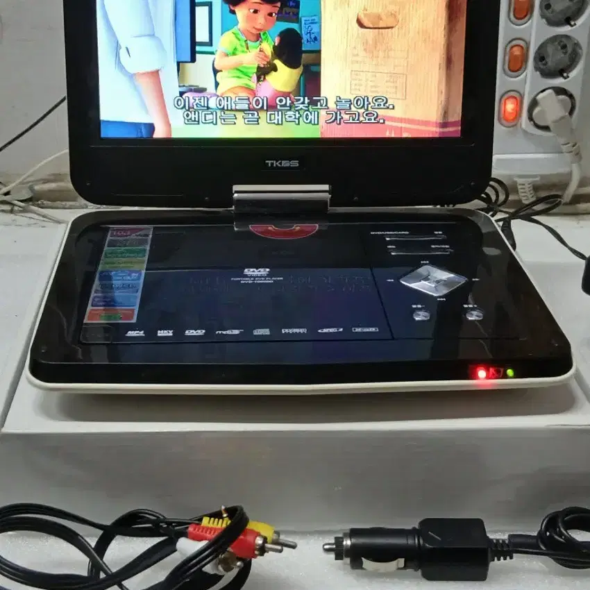 포터블 휴대용 DVD.USB 기기와 리모콘포함