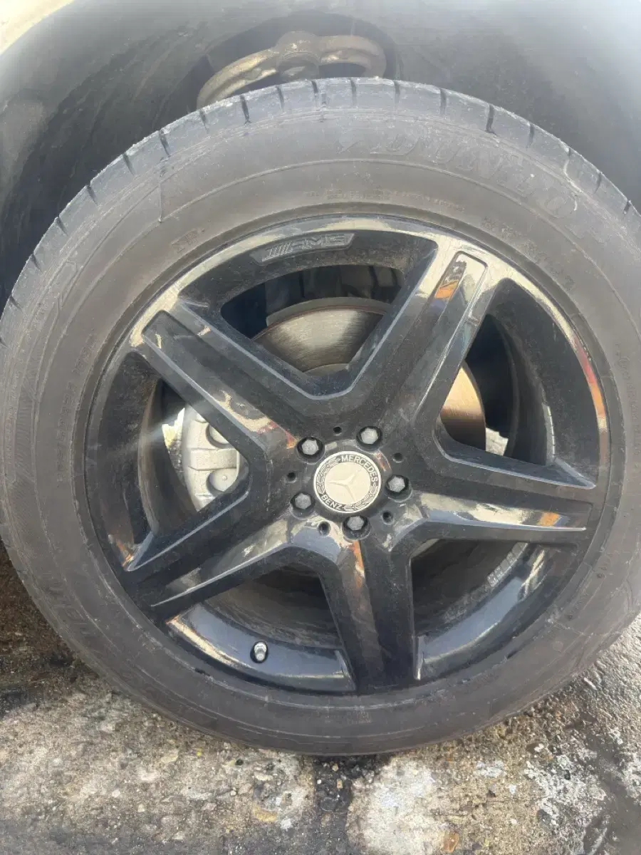 Mercedes-Benz AMG 20-inch wheel tires 275/50/20