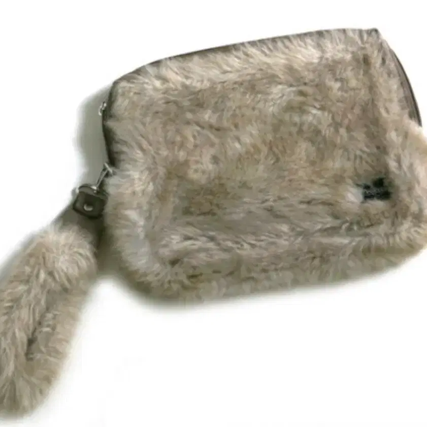 포터 퍼 파우치 백 porter faux fur pouch bag