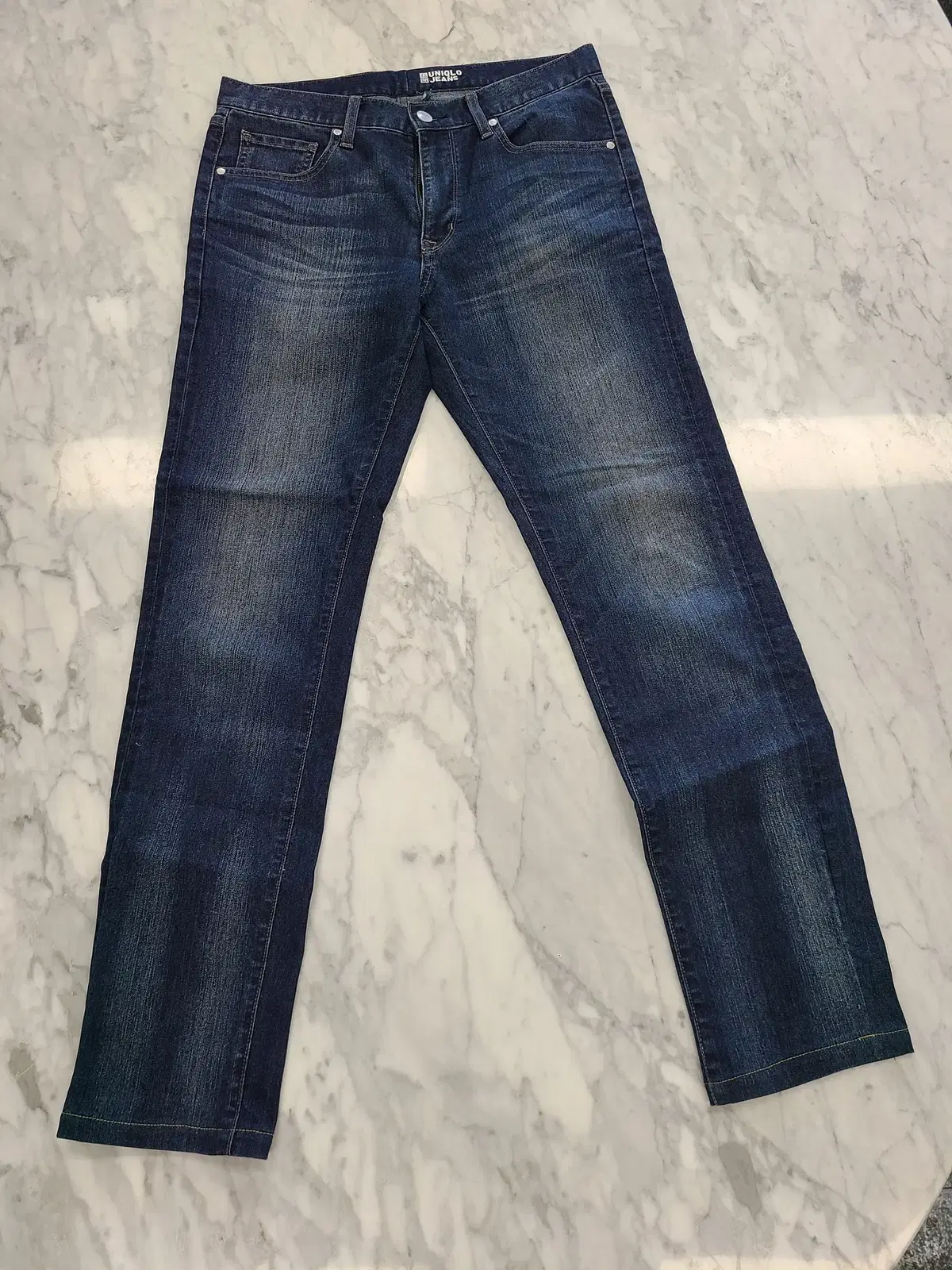 UNIQLO denim pants size 31 are on sale