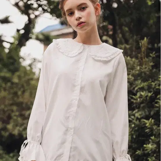 하이버넷 Frill Collar Embroid Shirt (WHITE)