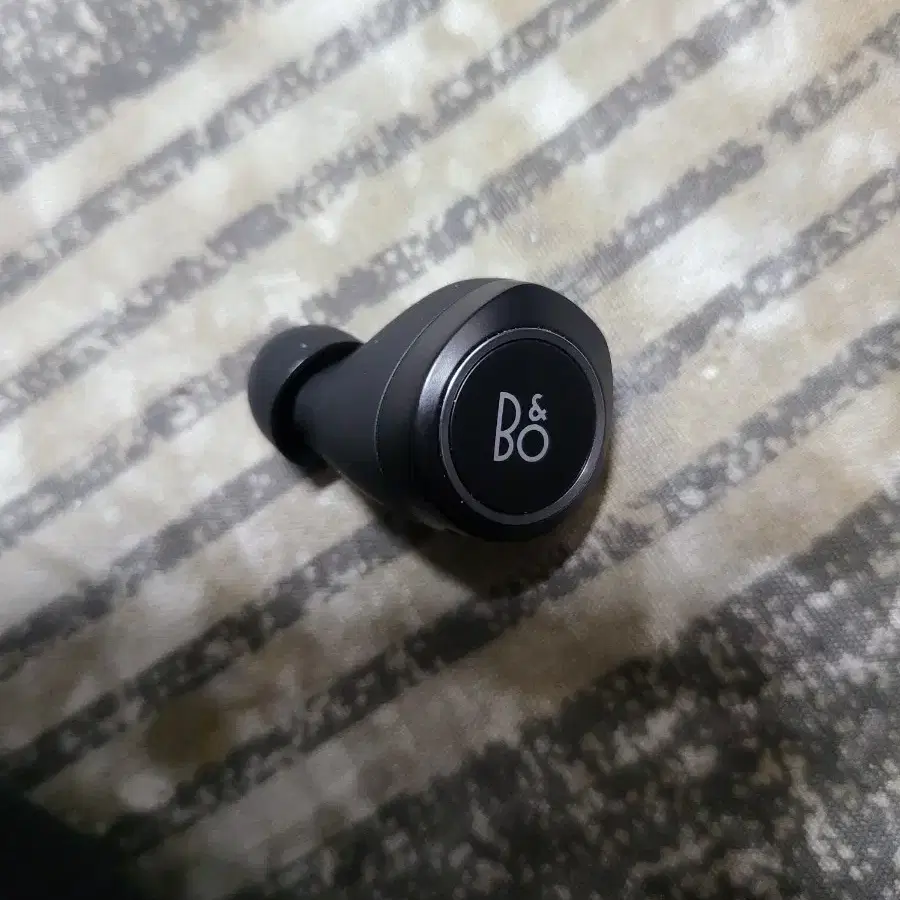 뱅앤올룹슨 Beoplay E8 블랙 판매합니다