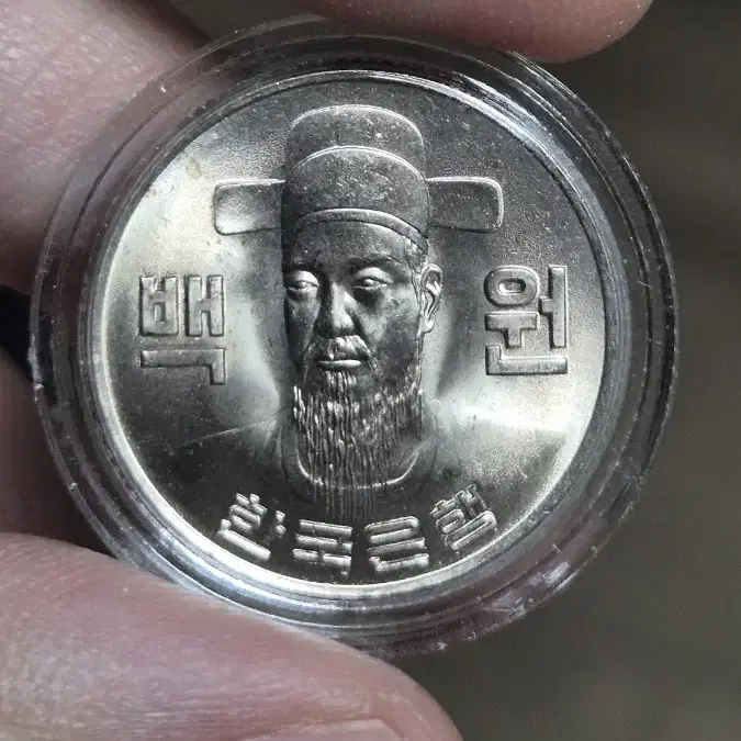 1973년 100원 미사용