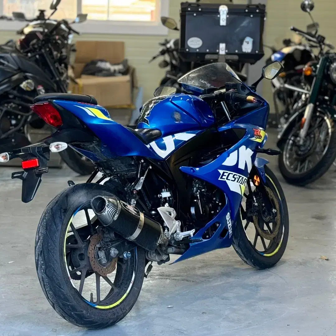 스즈키 gsxr125 19년식 2만km 요시무라  저렴히 판매합니다