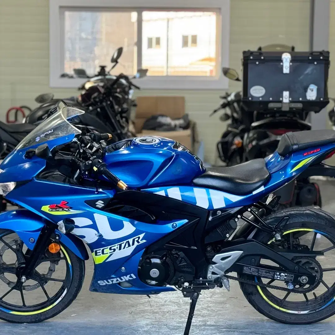 스즈키 gsxr125 19년식 2만km 요시무라  저렴히 판매합니다