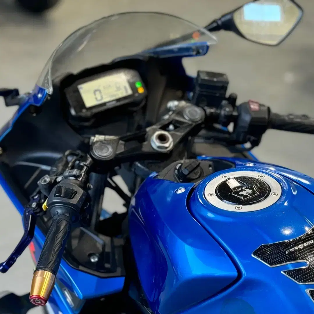 스즈키 gsxr125 19년식 2만km 요시무라  저렴히 판매합니다