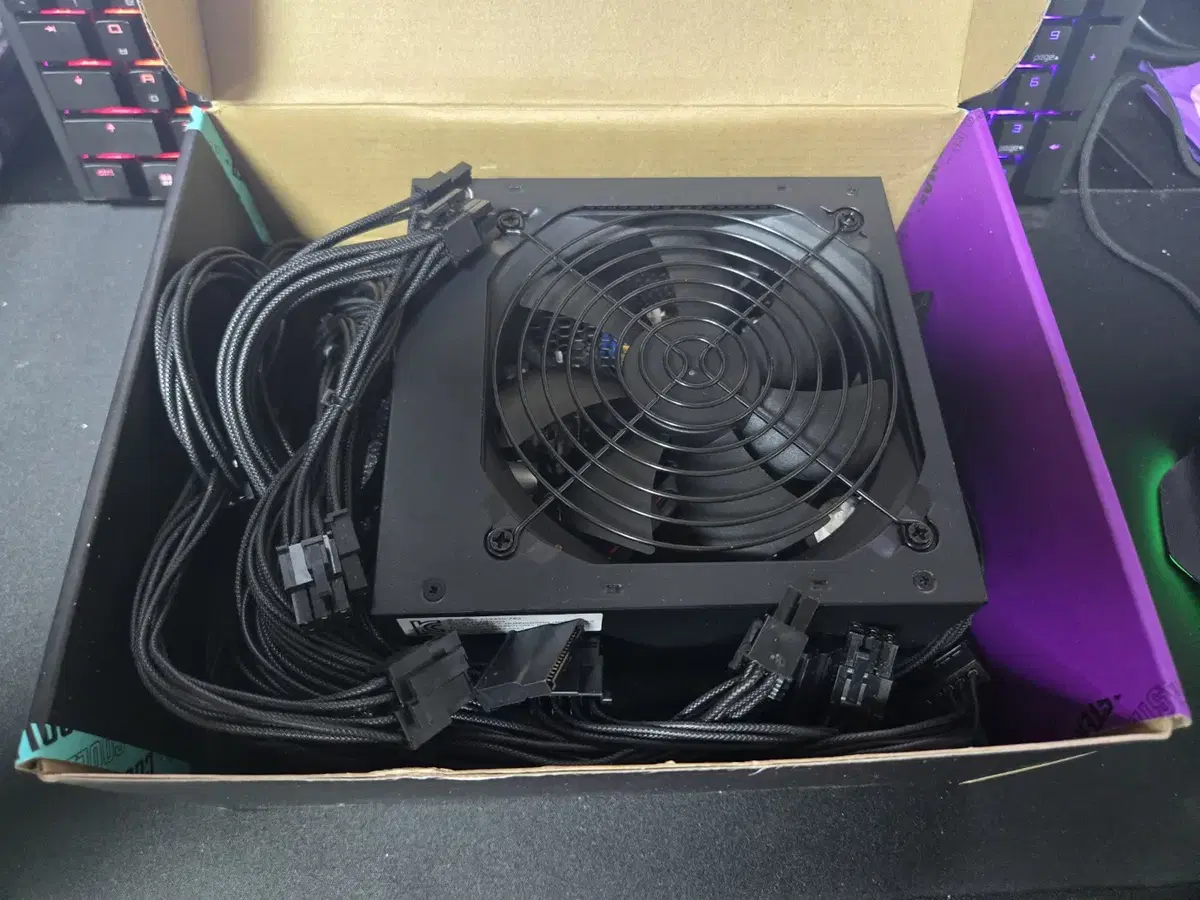 쿨러마스터 750W 파워 팝니다