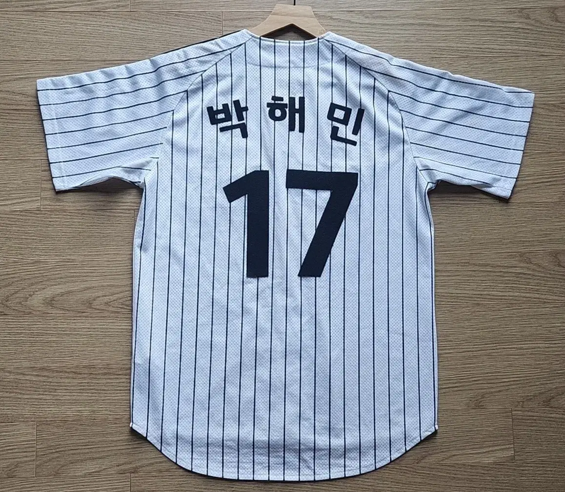 Park Haemin 17th LG Twins jersey (95)