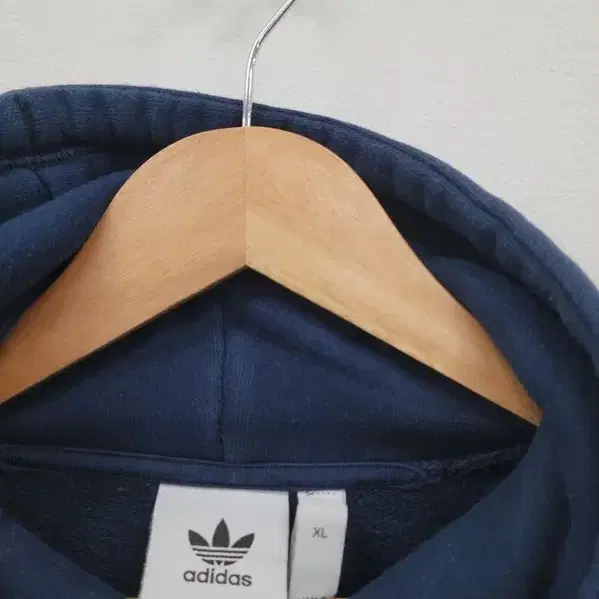 아디다스  Adidas 빅로로 네이비 후드티 여 XL A450