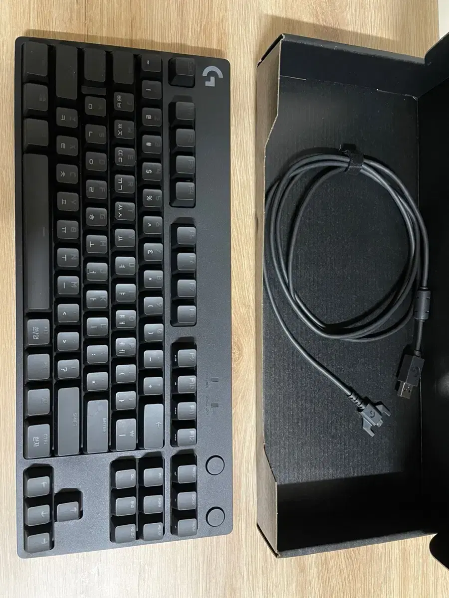 로지텍 PRO Tenkeyless Gaming Keyboard GX BL