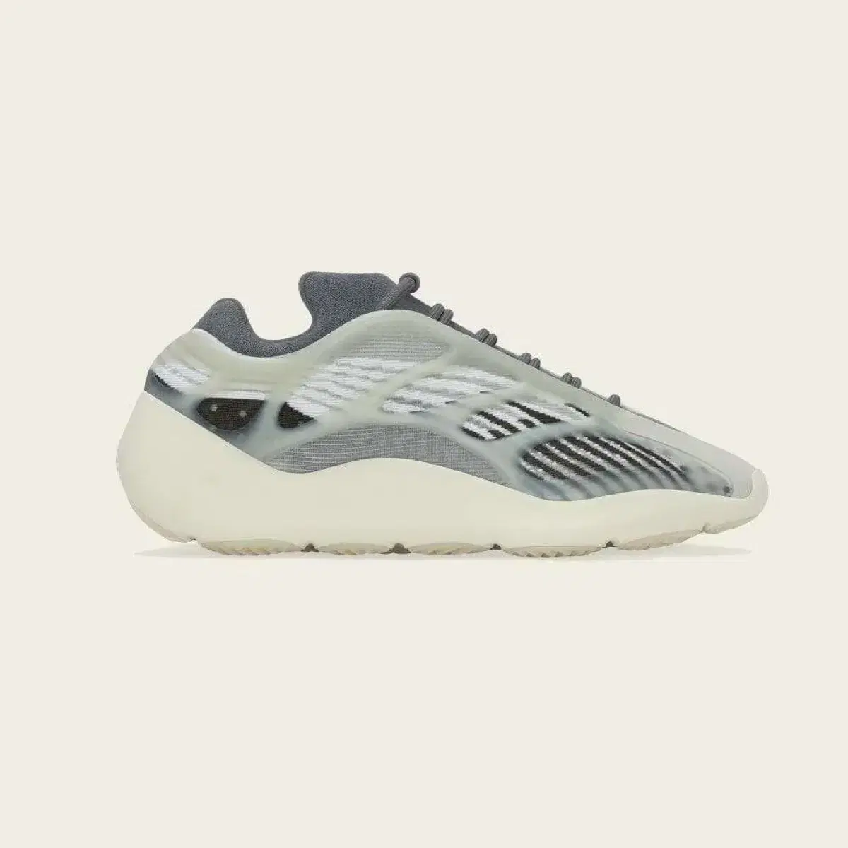 Adidas Yeezy 아디다스 이지 700 V3 페이드 솔트