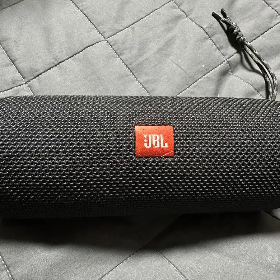 jbl flip5 스피커 판매합니다.