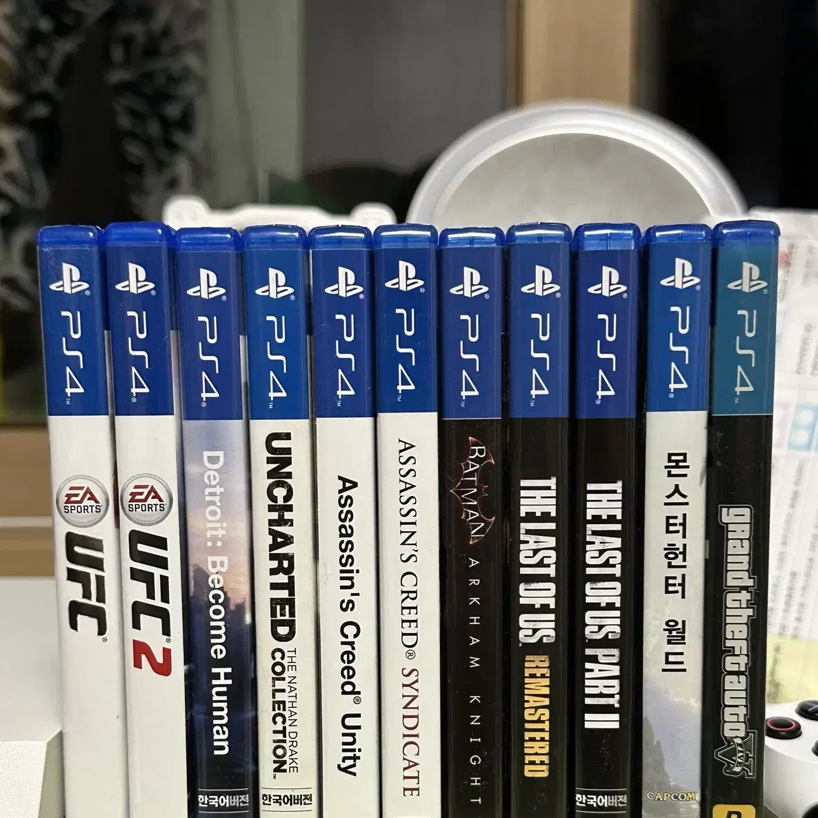 ps4 화이트 + 게임타이틀 11개 세트로 판매합니다!