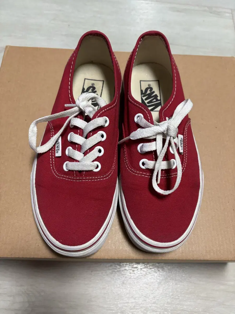 VANS 어센틱 레드 스니커즈 225