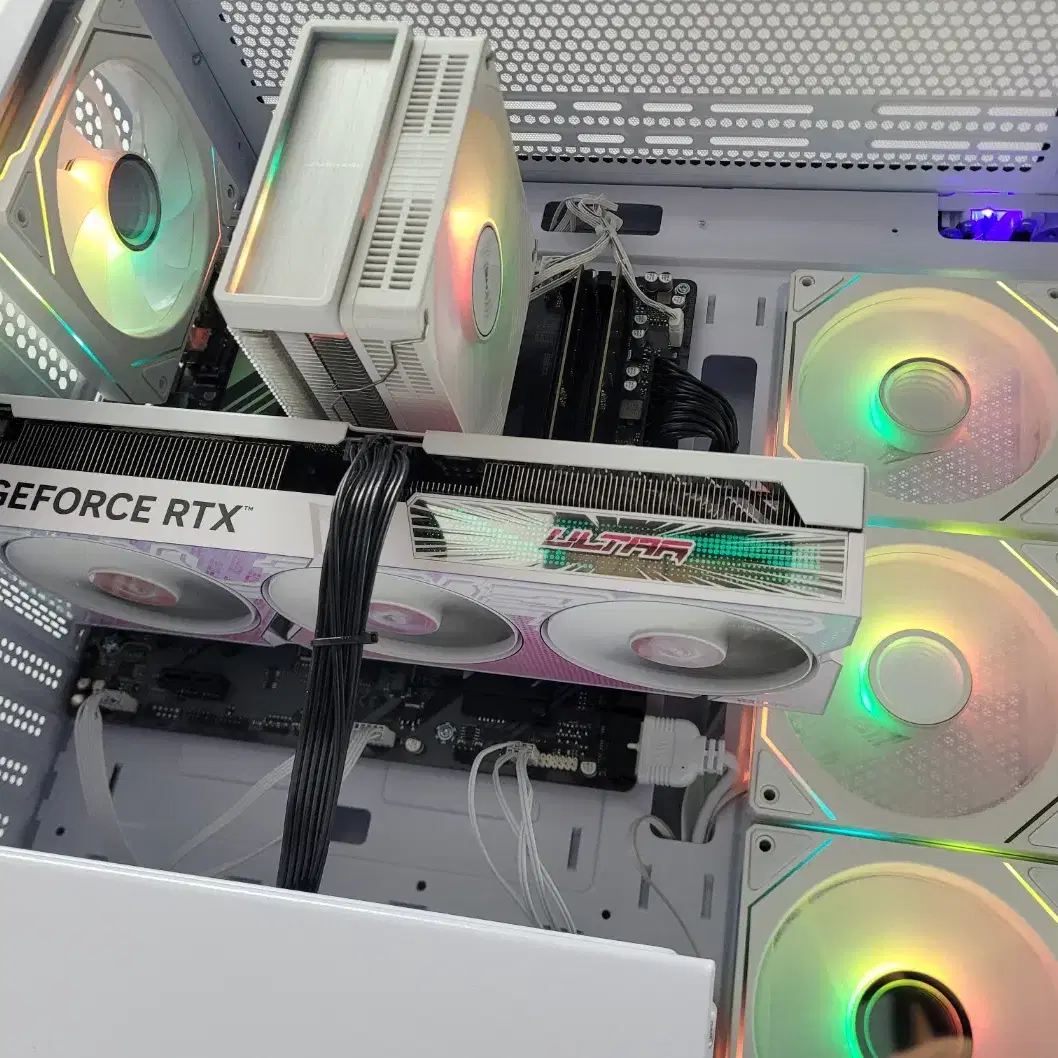 (새제품)9600X/4070 SUPER/램32/1TB 게임풀옵 PC본체데