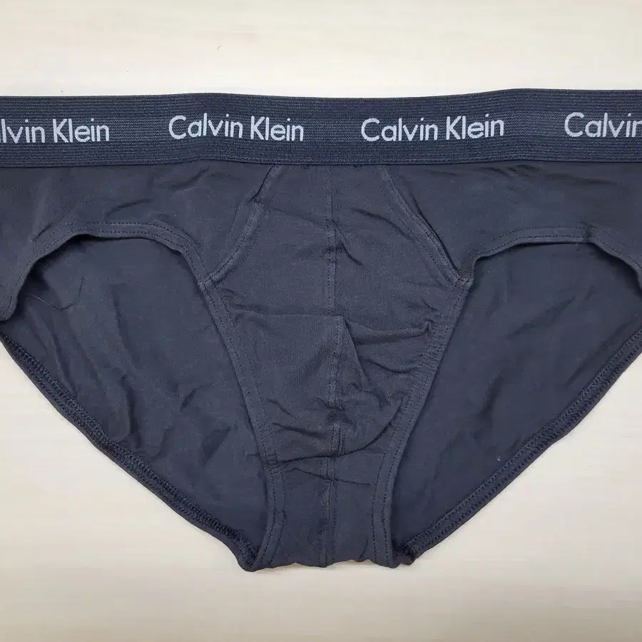 캘빈클라인 삼각팬티 L사이즈 새상품 판매합니다 calvin klein