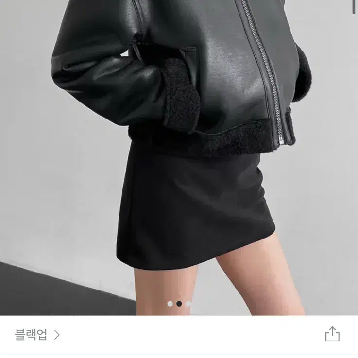 블랙업 레더 무스탕