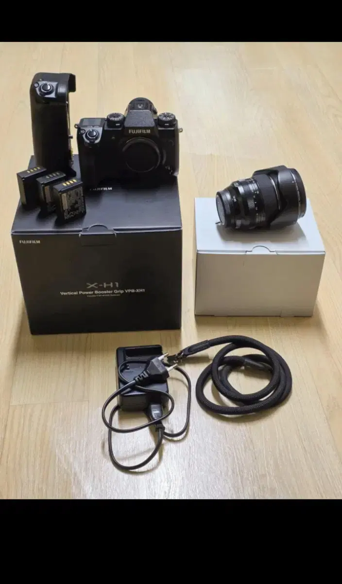 FUJIFILM X-H1, 16-80mm F4 lens with 3-lens grip are for sale.