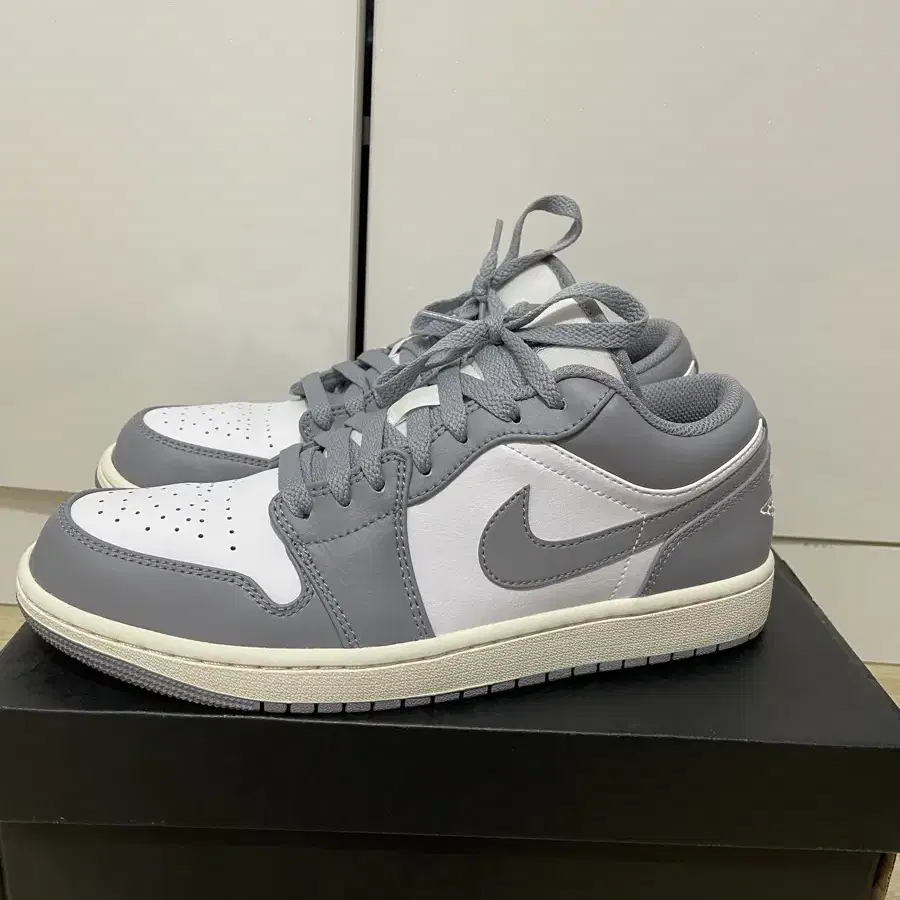 나이키 조던 로우 Jordan 1 Low Stealth and White