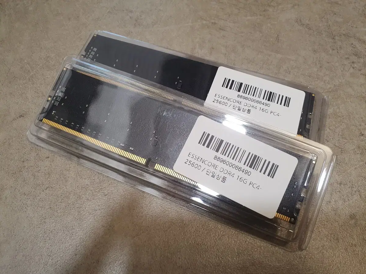 데스크톱 메모리 DDR4 16G 2개