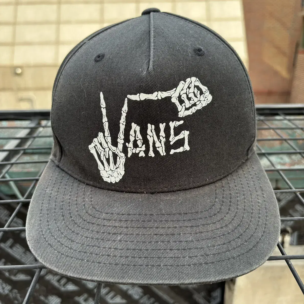 Vans 반스 빈티지 스컬 로고 블랙 스냅백