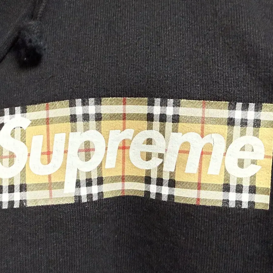 Supreme x Burberry 후드티 XL사이즈 팝니다