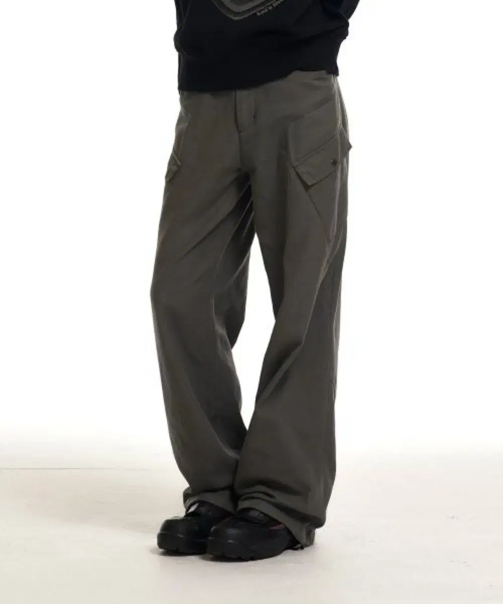 애드오프 TWILL CARGO PANTS CHARCOAL