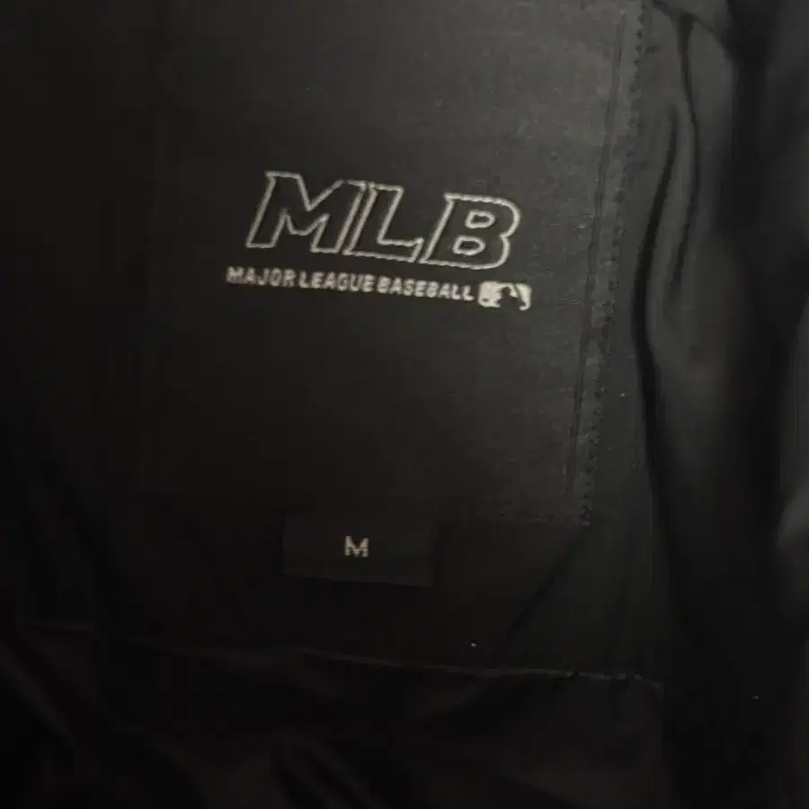 MLB 엠엘비 메가로고 숏패딩 블랙 빅 로고