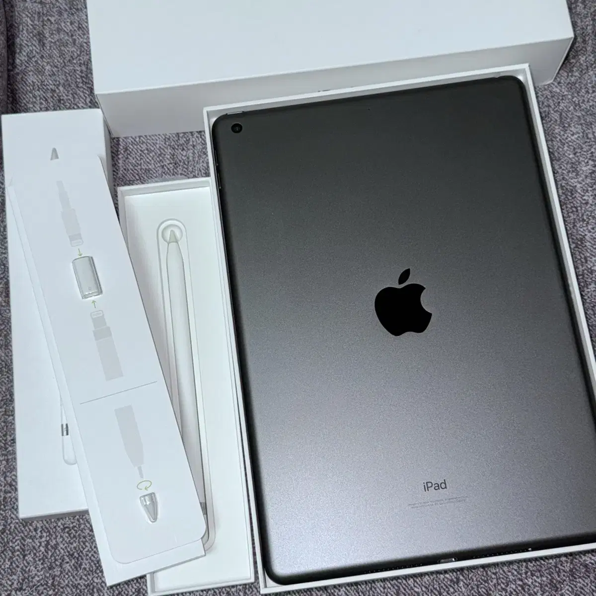 Full box) Apple iPad 8th generation 32 GB Wi-Fi + Apple Pencil 1st generation