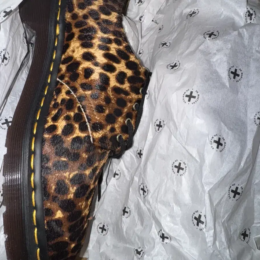 닥터마틴 smiths micro leopard