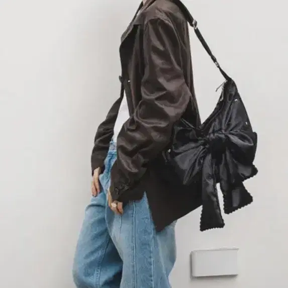 이우가마카라스 리본 숄더백 Laced Ribbon Shoulder Bag