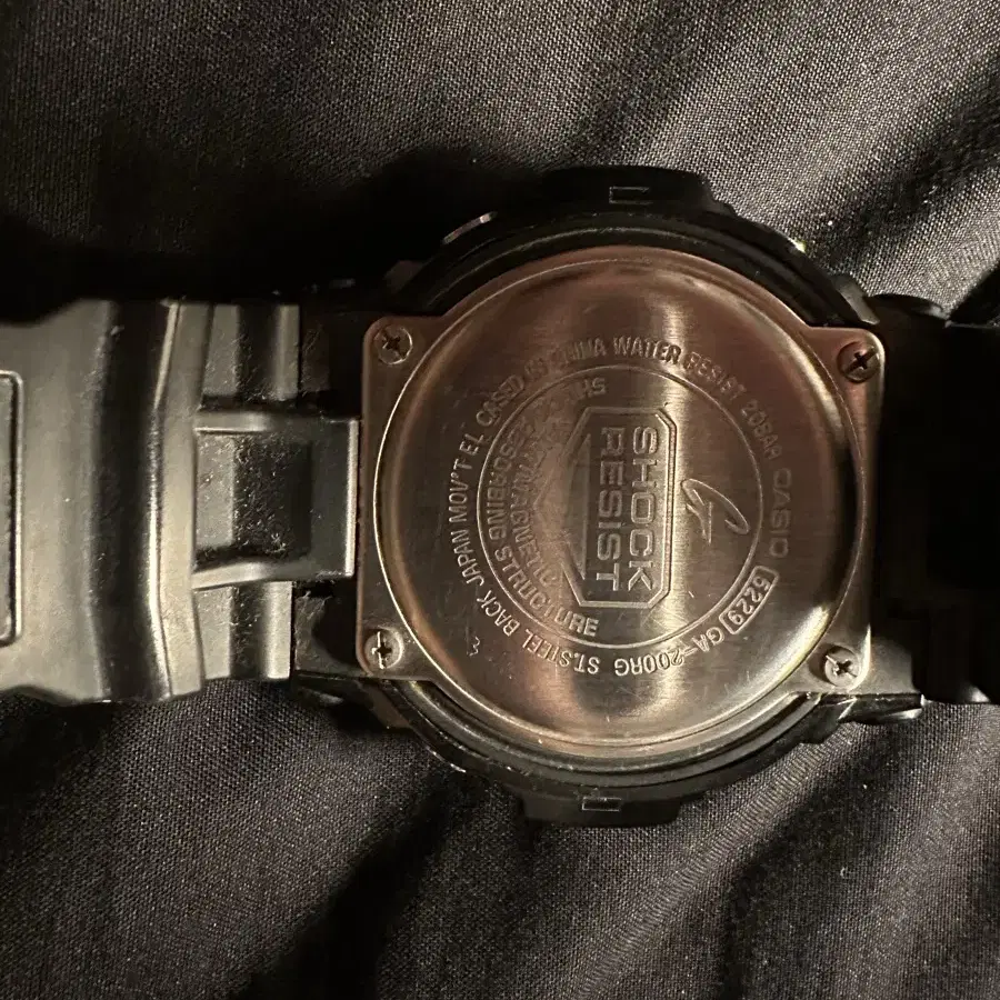 카시오 G-SHOCK GA-200RG-1ADR